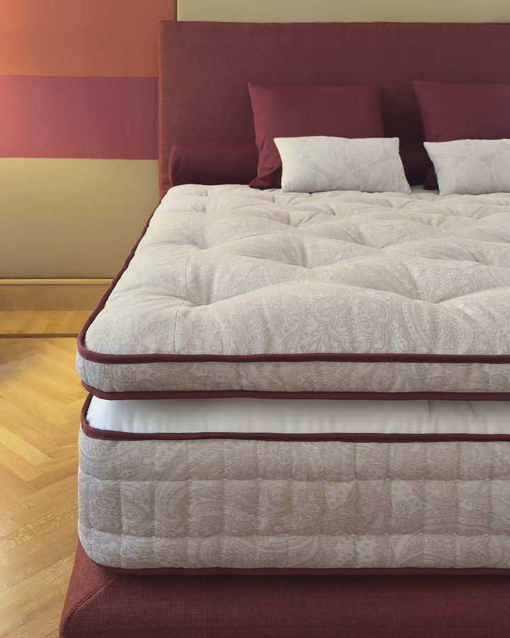 The boxspring, Paisley